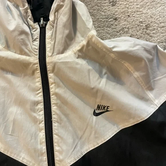 Men’s Nike running/track jacket. Reversible, size large. - Picture 3 of 3